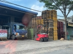 Dịch vụ cho thuê xe nâng giá rẻ nào nâng hàng pallet chuẩn?
