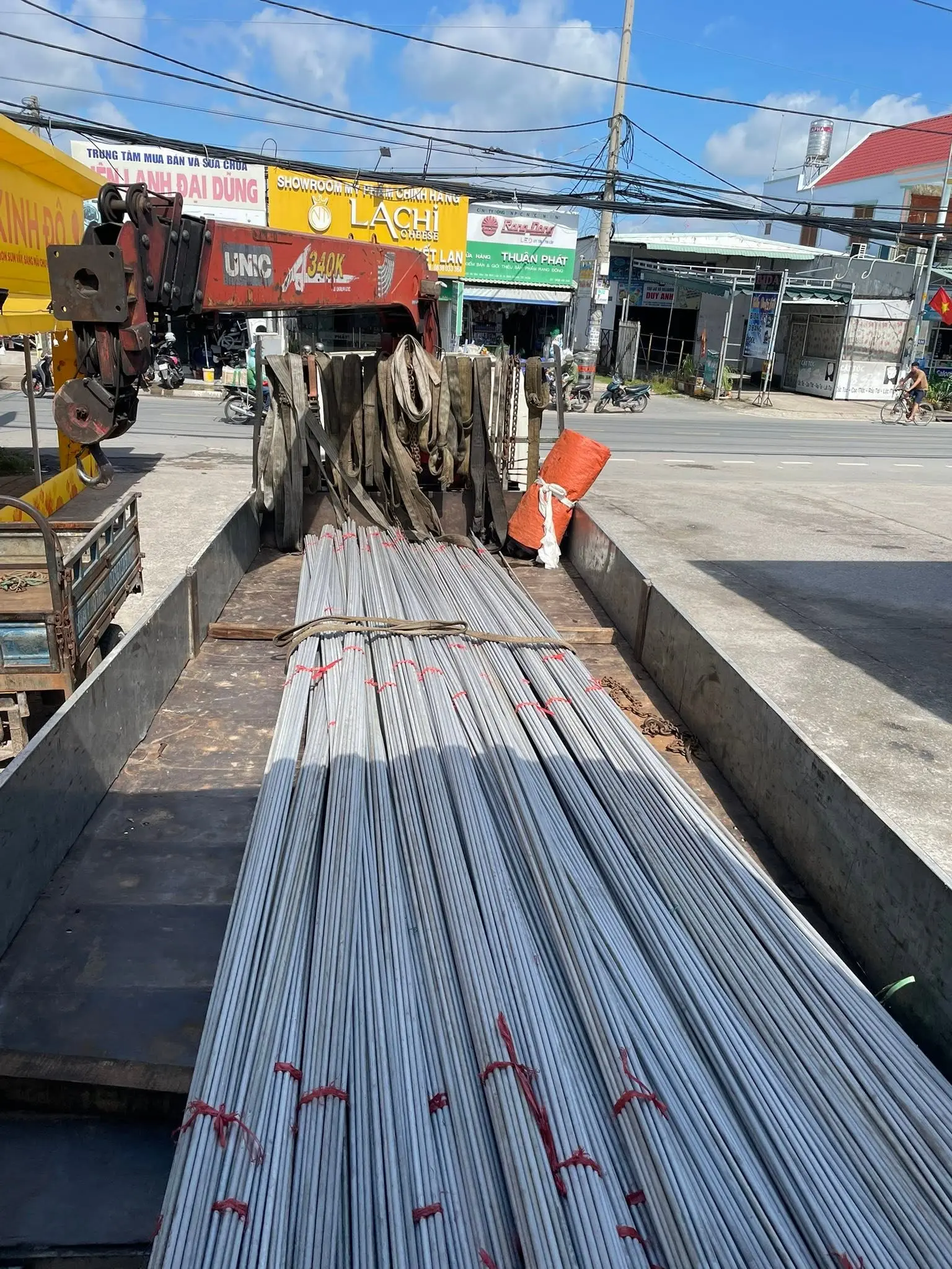 Cho thue xe cau gia re tai Hung Thinh Phat uy tin an toan tuyet doi